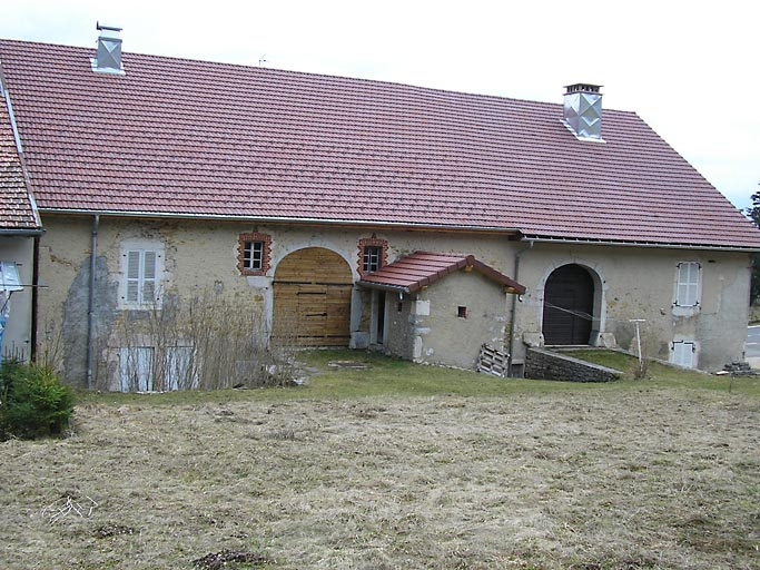 Façade postérieure et ponts de grange. © Marie-Pierre Reynet / Région Bourgogne-Franche-Comté, Inventaire du patrimoine - 2008
