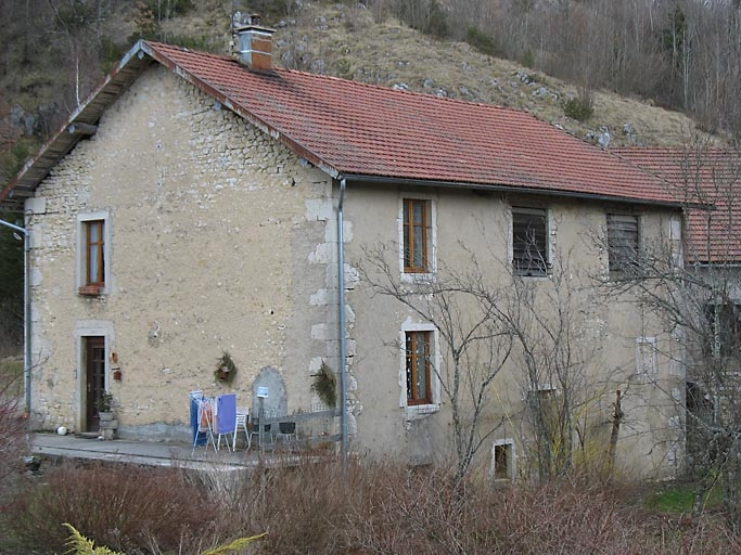 vue de trois quarts. © Anne-Laure Madinier / Région Bourgogne-Franche-Comté, Inventaire du patrimoine - 2008