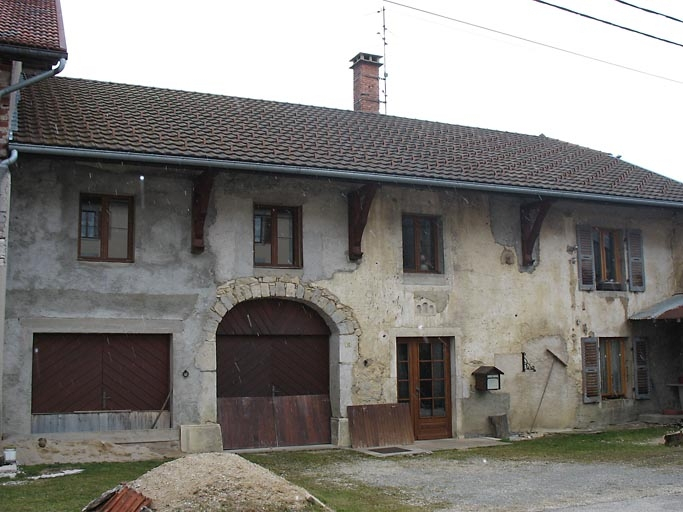 Vue générale de la façade antérieure. © Anne-Laure Madinier / Région Bourgogne-Franche-Comté, Inventaire du patrimoine - 2008