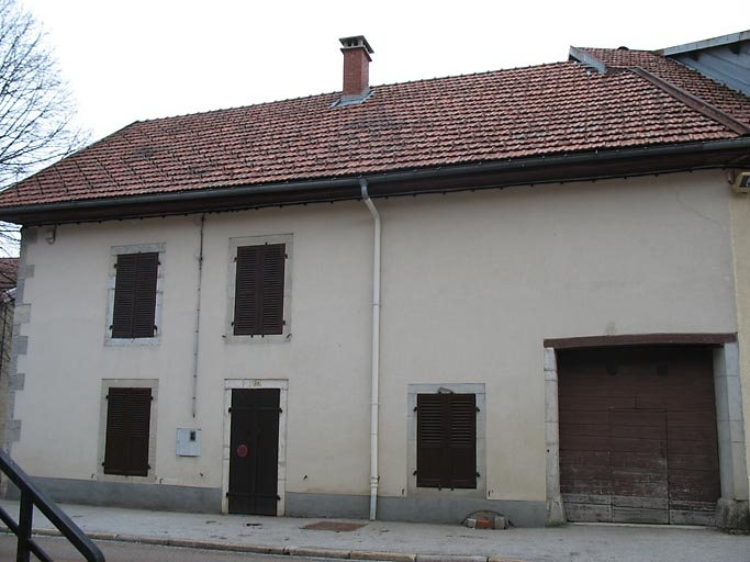 Vue générale de la façade antérieure. © Anne-Laure Madinier / Région Bourgogne-Franche-Comté, Inventaire du patrimoine - 2008
