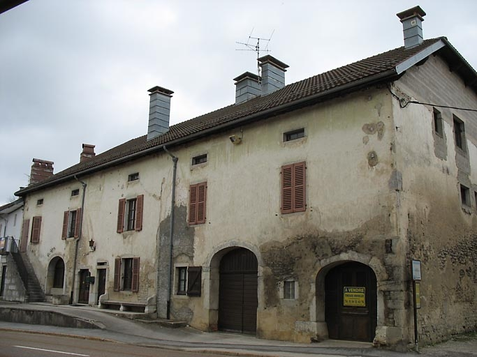 Façade antérieure vue de trois quarts. © Anne-Laure Madinier / Région Bourgogne-Franche-Comté, Inventaire du patrimoine - 2008