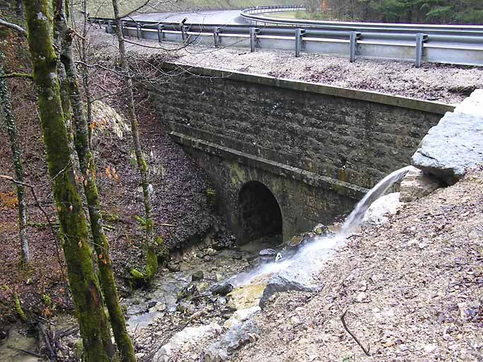 Vue générale sur l'ouvrage. © Anne-Laure Madinier / Région Bourgogne-Franche-Comté, Inventaire du patrimoine - 2008