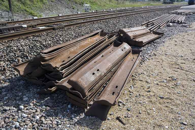 Traverses simples stockées en gare de Champagnole. © Yves Sancey / Région Bourgogne-Franche-Comté, Inventaire du patrimoine - 2008