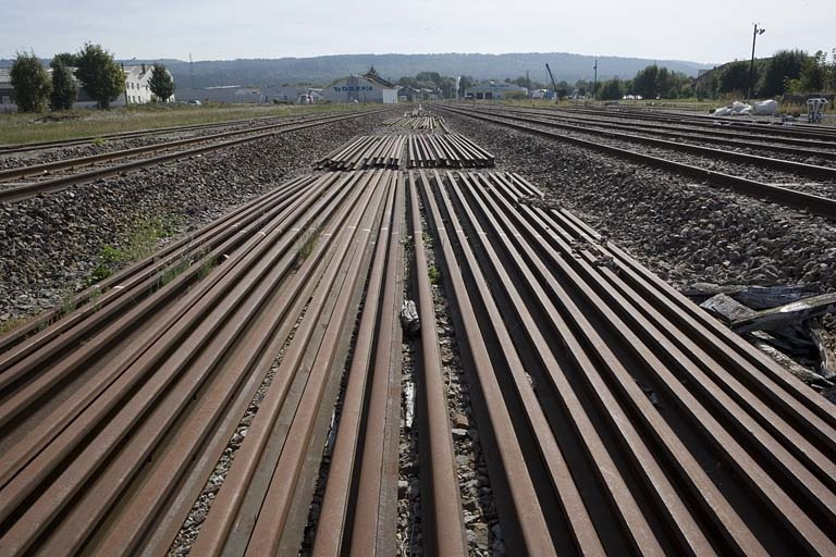Stock de rails en gare de Champagnole. © Yves Sancey / Région Bourgogne-Franche-Comté, Inventaire du patrimoine - 2008