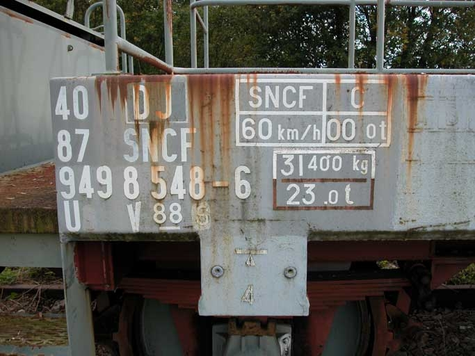Inscriptions techniques peintes sur le châssis. © Laurent Poupard / Région Bourgogne-Franche-Comté, Inventaire du patrimoine - 2008