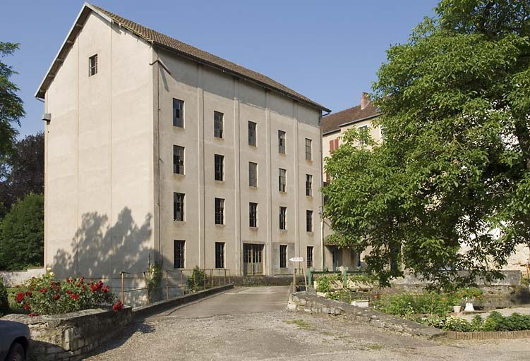 Façade antérieure de trois quarts. © Jérôme Mongreville / Région Bourgogne-Franche-Comté, Inventaire du patrimoine - 2008