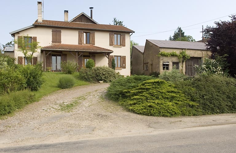 Logement et atelier de fabrication depuis la route. © Jérôme Mongreville / Région Bourgogne-Franche-Comté, Inventaire du patrimoine - 2008