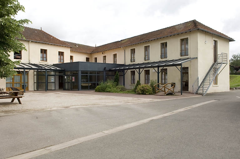 Ferme et orphelinat. Vue depuis le sud-ouest. © Jérôme Mongreville / Région Bourgogne-Franche-Comté, Inventaire du patrimoine - 2008