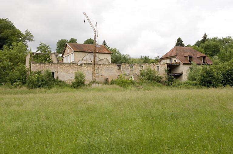 Bâtiment en ruine depuis l'est. © Jérôme Mongreville / Région Bourgogne-Franche-Comté, Inventaire du patrimoine - 2008