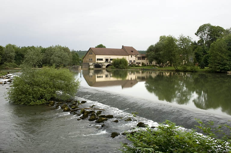 Vue d'ensemble depuis la rive gauche. © Jérôme Mongreville / Région Bourgogne-Franche-Comté, Inventaire du patrimoine - 2008