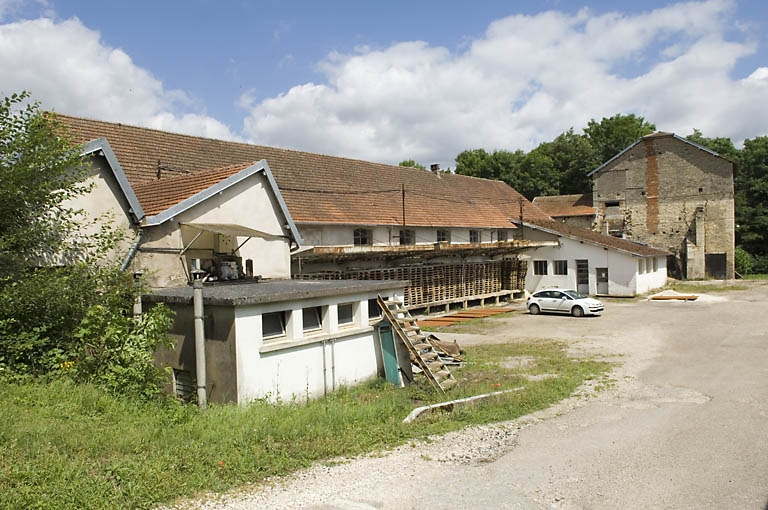 Vue d'ensemble depuis l'entrée du site. © Jérôme Mongreville / Région Bourgogne-Franche-Comté, Inventaire du patrimoine - 2008
