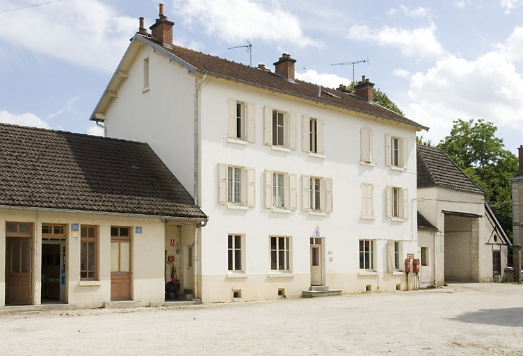 Bureau et logement. Vue de trois quarts gauche. © Jérôme Mongreville / Région Bourgogne-Franche-Comté, Inventaire du patrimoine - 2008