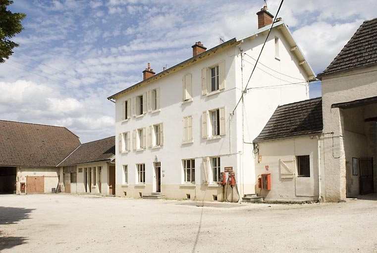 Bureau et logement. Vue de trois quarts droite. © Jérôme Mongreville / Région Bourgogne-Franche-Comté, Inventaire du patrimoine - 2008