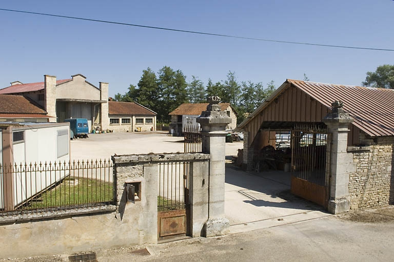 Vue d'ensemble depuis le sud. © Jérôme Mongreville / Région Bourgogne-Franche-Comté, Inventaire du patrimoine - 2008