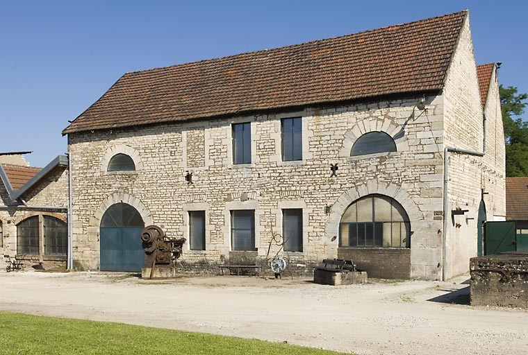 Bâtiment du haut fourneau est. © Jérôme Mongreville / Région Bourgogne-Franche-Comté, Inventaire du patrimoine - 2008
