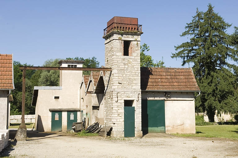 Transformateur, magasin et réservoir industriel (?). © Jérôme Mongreville / Région Bourgogne-Franche-Comté, Inventaire du patrimoine - 2008