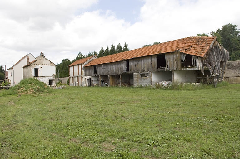 Vue d'ensemble depuis le sud-est. © Jérôme Mongreville / Région Bourgogne-Franche-Comté, Inventaire du patrimoine - 2008