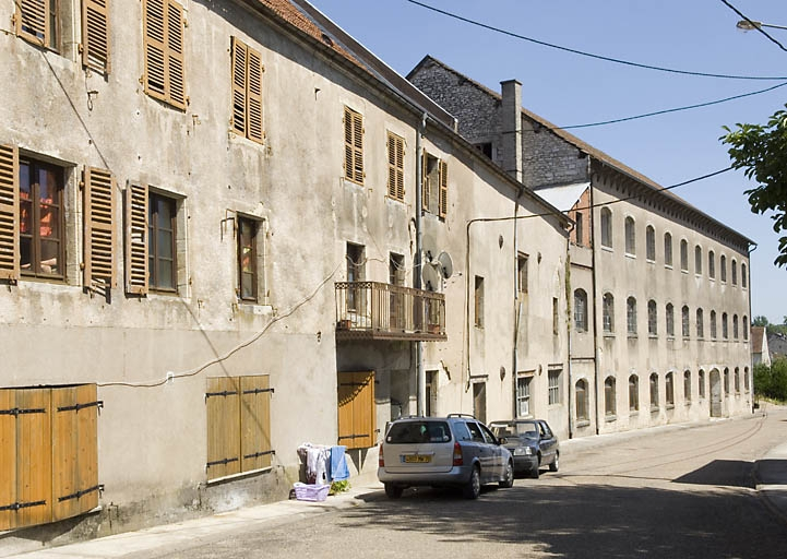 Façade sur rue des bureaux et de l'atelier de fabrication à étages. © Jérôme Mongreville / Région Bourgogne-Franche-Comté, Inventaire du patrimoine - 2008
