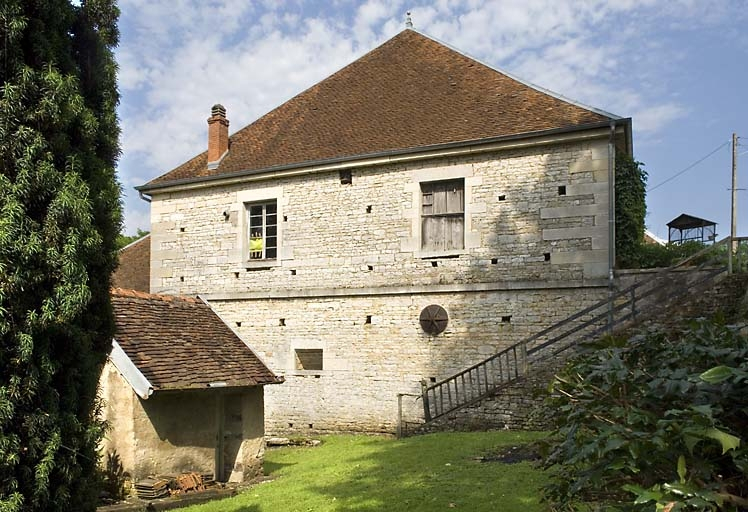 Façade ouest du haut fourneau. © Jérôme Mongreville / Région Bourgogne-Franche-Comté, Inventaire du patrimoine - 2008 Façade ouest du haut fourneau. © Jérôme Mongreville / Région Bourgogne-Franche-Comté, Inventaire du patrimoine - 2008