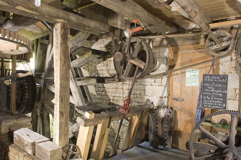 Atelier de fabrication. Roue hydraulique et transmissions. © Jérôme Mongreville / Région Bourgogne-Franche-Comté, Inventaire du patrimoine - 2008