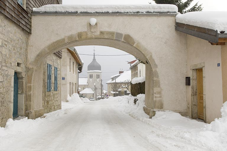 Vue de la porte nord, côté faubourg. © Jérôme Mongreville / Région Bourgogne-Franche-Comté, Inventaire du patrimoine - 2009