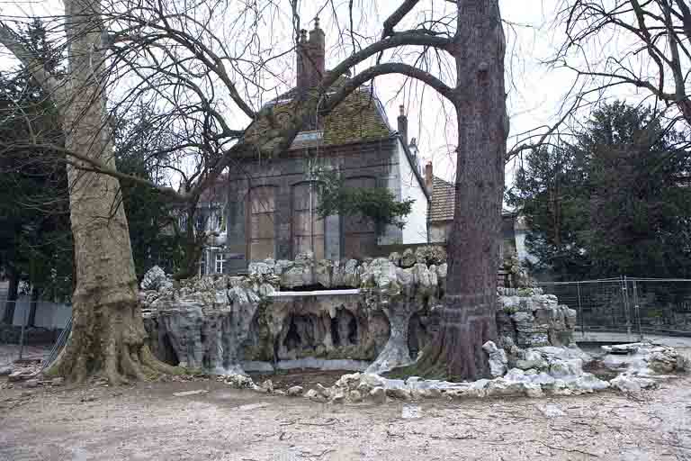 Vue d'ensemble de la grotte artificielle. © Yves Sancey / Région Bourgogne-Franche-Comté, Inventaire du patrimoine - 2009