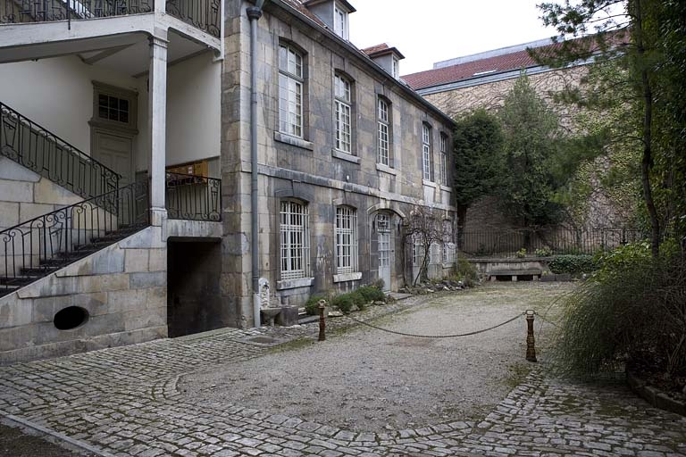 Vue d'ensemble de l'aile gauche sur cour. © Yves Sancey / Région Bourgogne-Franche-Comté, Inventaire du patrimoine - 2009