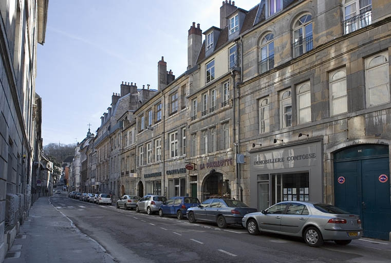 Vue d'ensemble éloignée de trois quarts droit. © Yves Sancey / Région Bourgogne-Franche-Comté, Inventaire du patrimoine - 2009