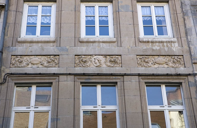 Détail du décor des tables rentrantes entre le premier et le deuxième étage. © Yves Sancey / Région Bourgogne-Franche-Comté, Inventaire du patrimoine - 2009