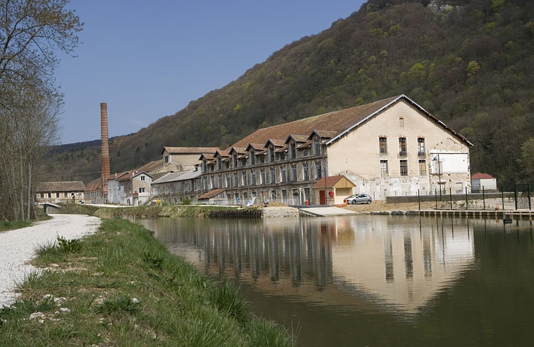 Vue de trois quarts droite des ateliers de fabrication (machine à papier et façonnage). © Yves Sancey / Région Bourgogne-Franche-Comté, Inventaire du patrimoine - 2009