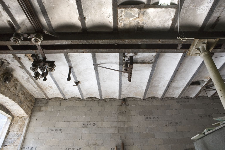 Bâtiment d'eau. Détail du plancher supérieur en entrevous en berceau segmentaire. © Yves Sancey / Région Bourgogne-Franche-Comté, Inventaire du patrimoine - 2009