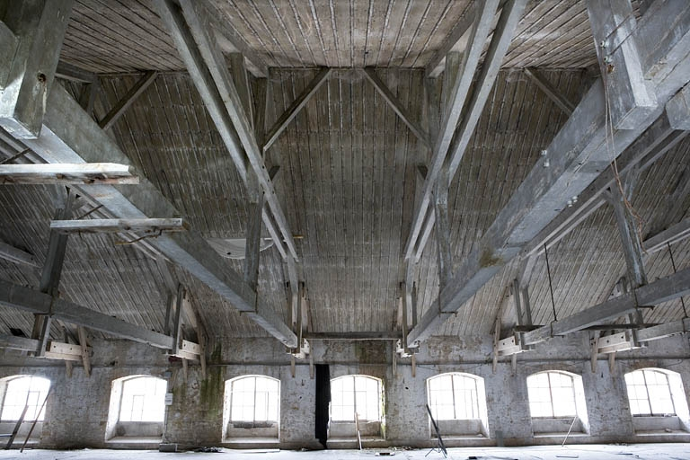 Charpente de l'atelier de préparation de la pâte. Vue transversale. © Yves Sancey / Région Bourgogne-Franche-Comté, Inventaire du patrimoine - 2009