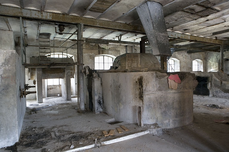 Atelier de préparation de la pâte. Pile raffineuse (premier étage). © Yves Sancey / Région Bourgogne-Franche-Comté, Inventaire du patrimoine - 2009