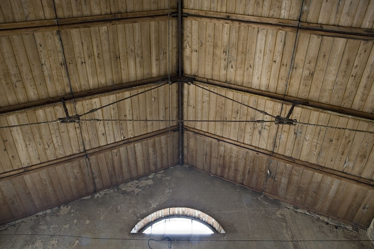 Atelier de réparation. Détail de la charpente Polonceau. © Yves Sancey / Région Bourgogne-Franche-Comté, Inventaire du patrimoine - 2009