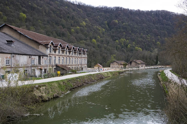 Atelier de façonnage, atelier de réparation et écurie depuis le nord-ouest. © Yves Sancey / Région Bourgogne-Franche-Comté, Inventaire du patrimoine - 2009