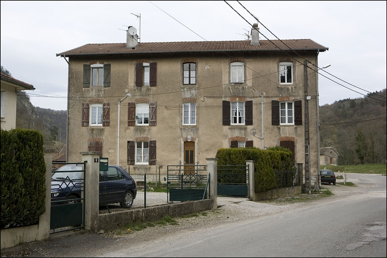 Cité ouvrière (rue des Ecoles). Façade sud. © Yves Sancey / Région Bourgogne-Franche-Comté, Inventaire du patrimoine - 2009