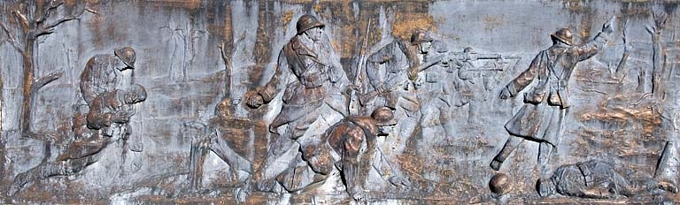 Détail : bas-relief l' "Attaque." © Jérôme Mongreville / Région Bourgogne-Franche-Comté, Inventaire du patrimoine - 2009