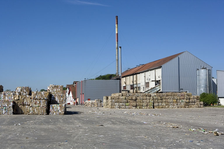 Aire des matières premières et atelier de trituration depuis le nord-est. © Yves Sancey / Région Bourgogne-Franche-Comté, Inventaire du patrimoine - 2009