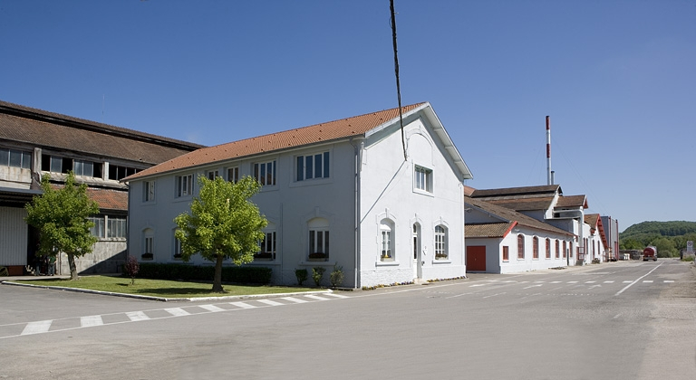 Bureaux et ateliers de réparation et de maintenance. Façades sud. © Yves Sancey / Région Bourgogne-Franche-Comté, Inventaire du patrimoine - 2009
