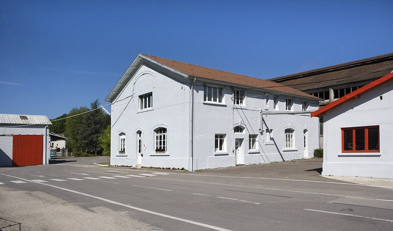 Bureaux. Vue de trois quarts droite. © Yves Sancey / Région Bourgogne-Franche-Comté, Inventaire du patrimoine - 2009
