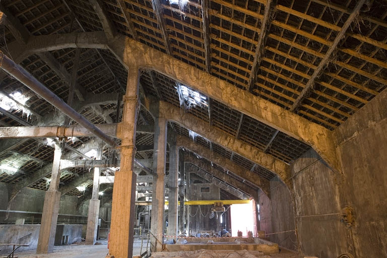 Atelier de trituration. Vue latérale de la charpente. © Yves Sancey / Région Bourgogne-Franche-Comté, Inventaire du patrimoine - 2009