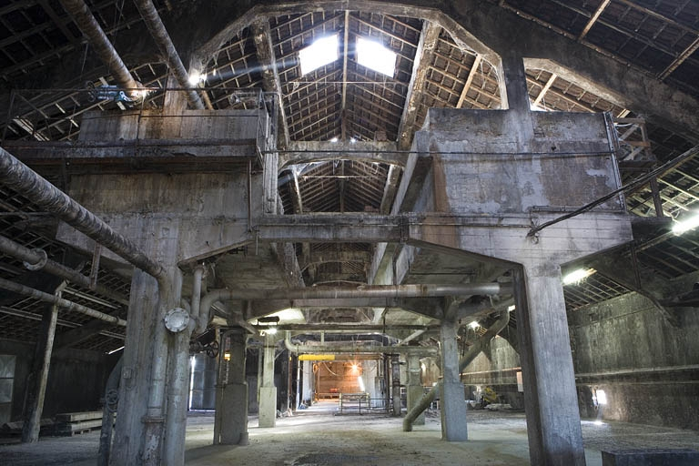 Atelier de trituration. Cuves de stockage d'eau. © Yves Sancey / Région Bourgogne-Franche-Comté, Inventaire du patrimoine - 2009