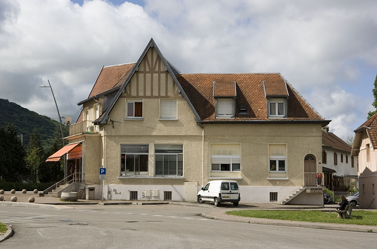 Magasin coopératif. Pignon avec logement. © Yves Sancey / Région Bourgogne-Franche-Comté, Inventaire du patrimoine - 2009