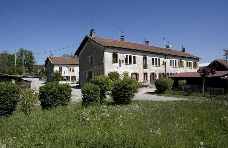 Cité ouvrière (rue Weibel). Logement collectif depuis le sud-ouest. © Yves Sancey / Région Bourgogne-Franche-Comté, Inventaire du patrimoine - 2009