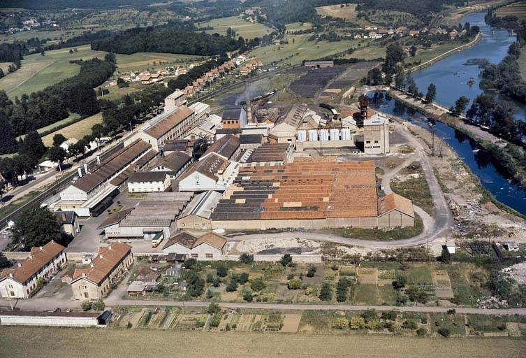 Vue aérienne, depuis l'ouest. © Yves  Sancey (reproduction) / Région Bourgogne-Franche-Comté, Inventaire du patrimoine - 2009