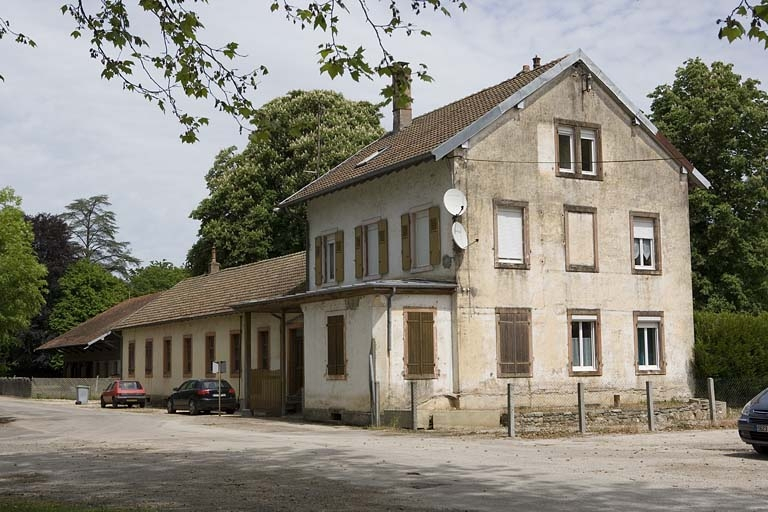 Conciergerie du logement patronal. Vue de trois quarts droite. © Yves Sancey / Région Bourgogne-Franche-Comté, Inventaire du patrimoine - 2009