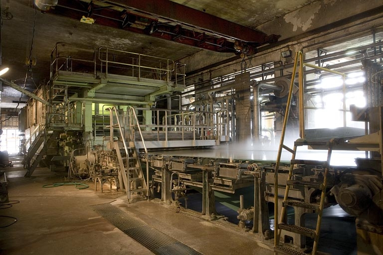 Atelier de la machine à papier. Vue de trois quarts. © Yves Sancey / Région Bourgogne-Franche-Comté, Inventaire du patrimoine - 2009