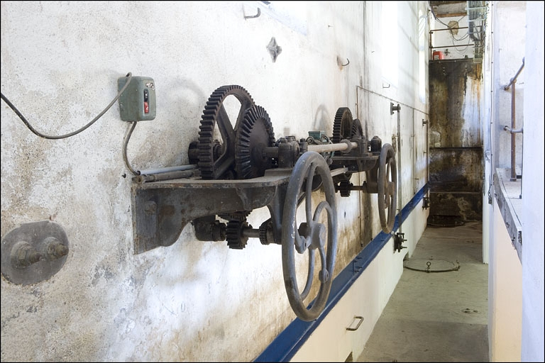 Bâtiment d'eau. Vannes du batardeau. © Yves Sancey / Région Bourgogne-Franche-Comté, Inventaire du patrimoine - 2009