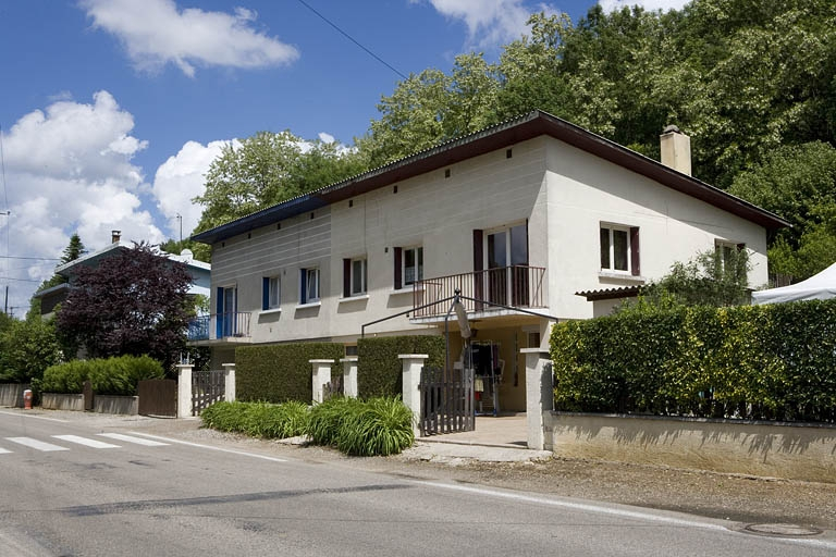 Cité ouvrière du Maroc. Vue de trois quarts d'une maison. © Yves Sancey / Région Bourgogne-Franche-Comté, Inventaire du patrimoine - 2009