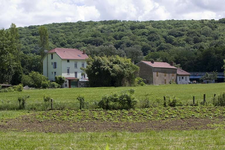 Magasin coopératif et logement ouvrier (commune de Torpes). © Yves Sancey / Région Bourgogne-Franche-Comté, Inventaire du patrimoine - 2009